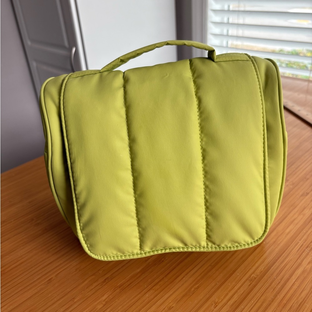 CALPAK Luka hanging toiletry bag